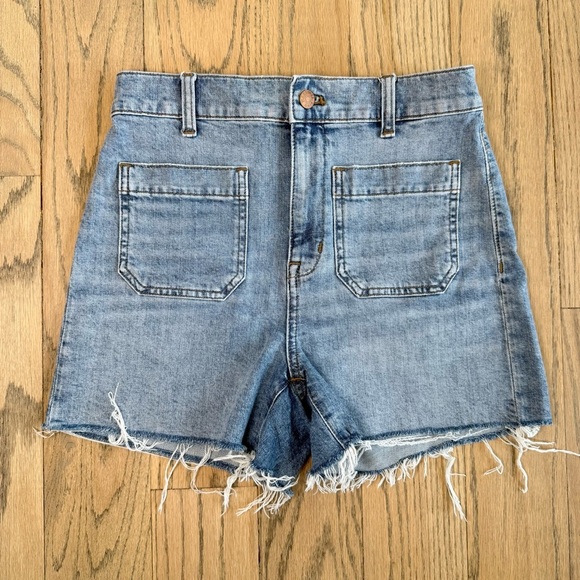 Madewell Women’s High Rise Patch Pockets Frayed Hem Denim Shorts Size 27 - Picture 1 of 8